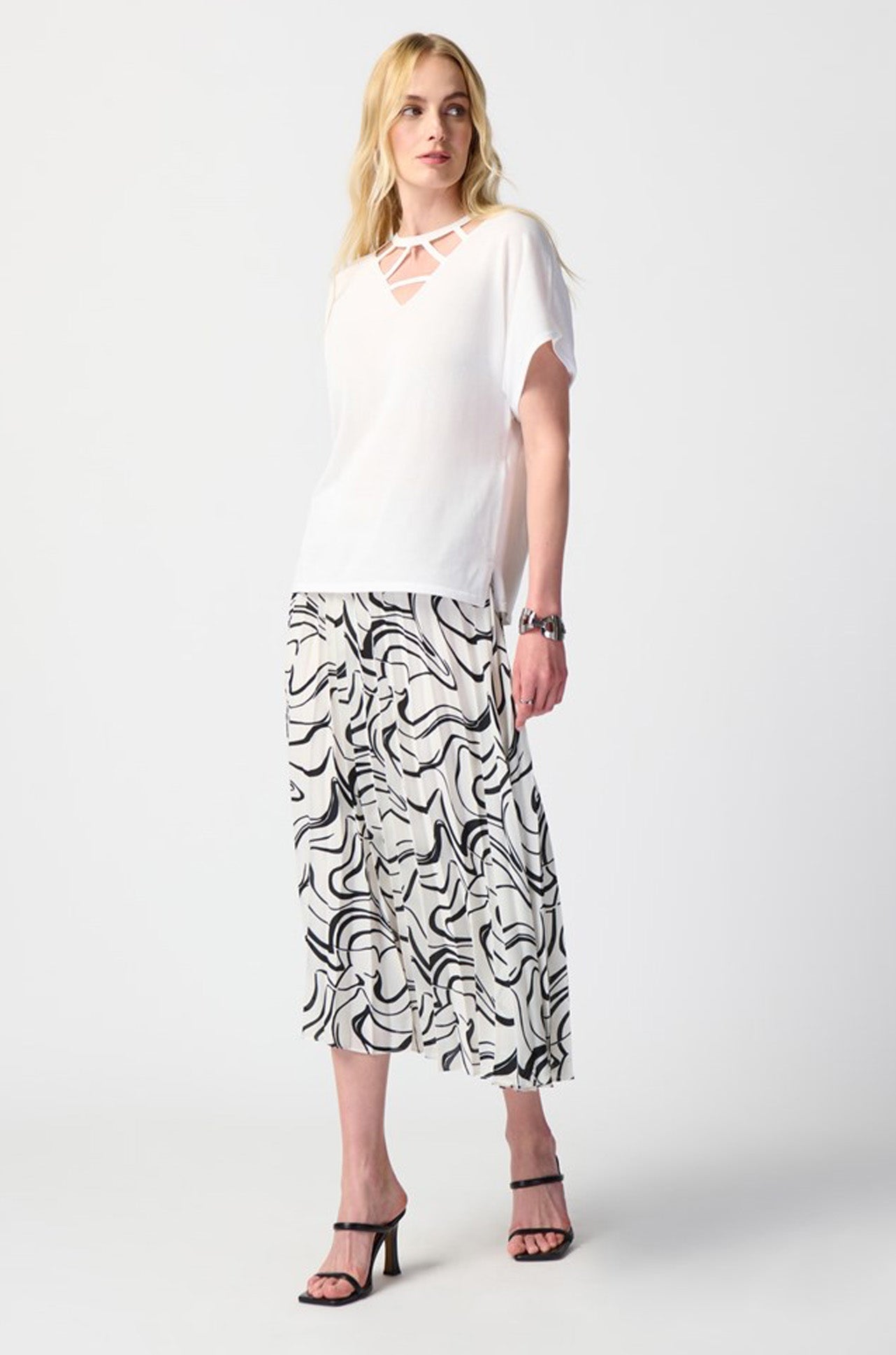 Joseph Ribkoff - Dry Yarn Sweater w/ Cut Out Neckline
