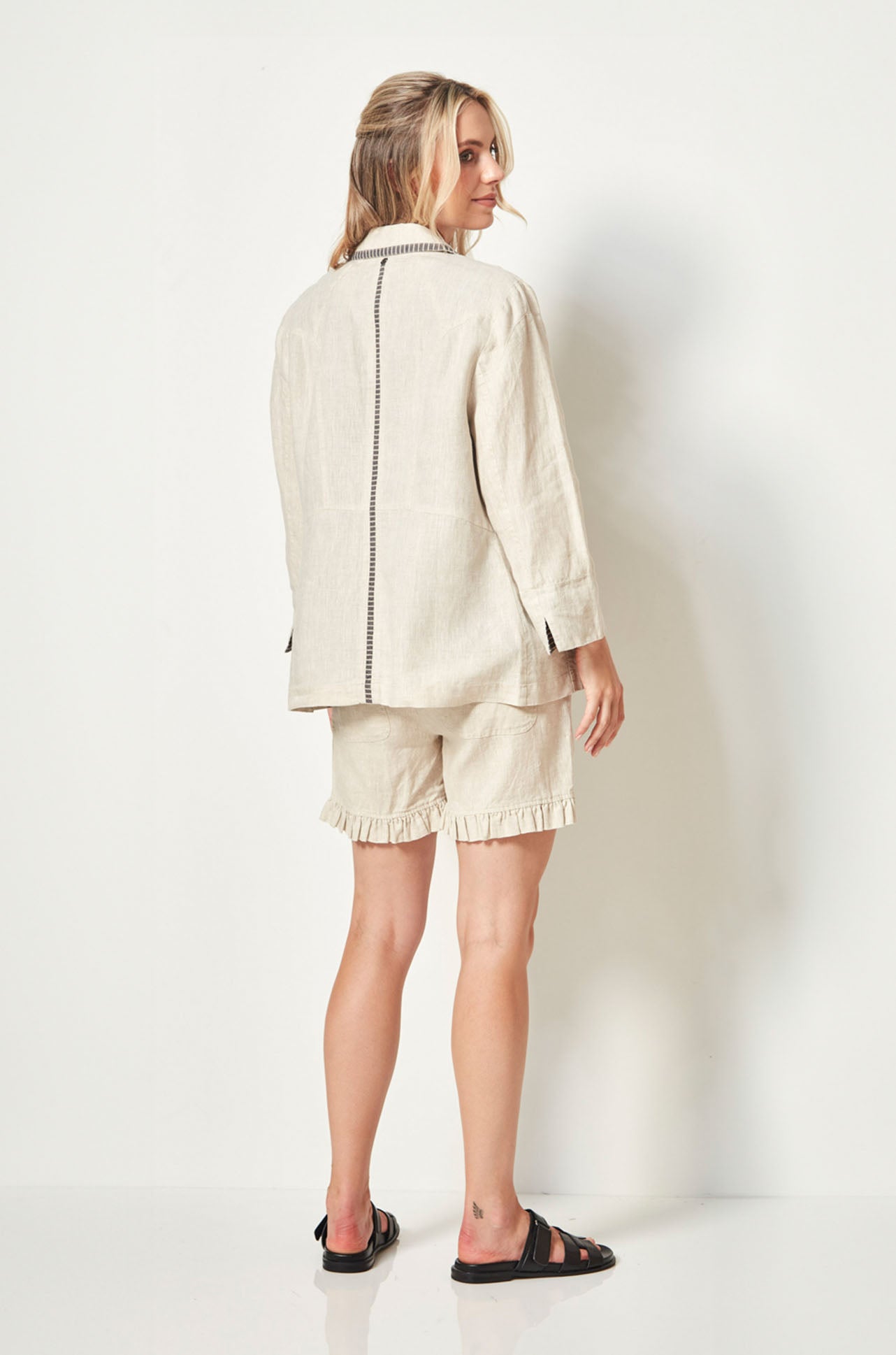 Verge - Roam Jacket in Sand