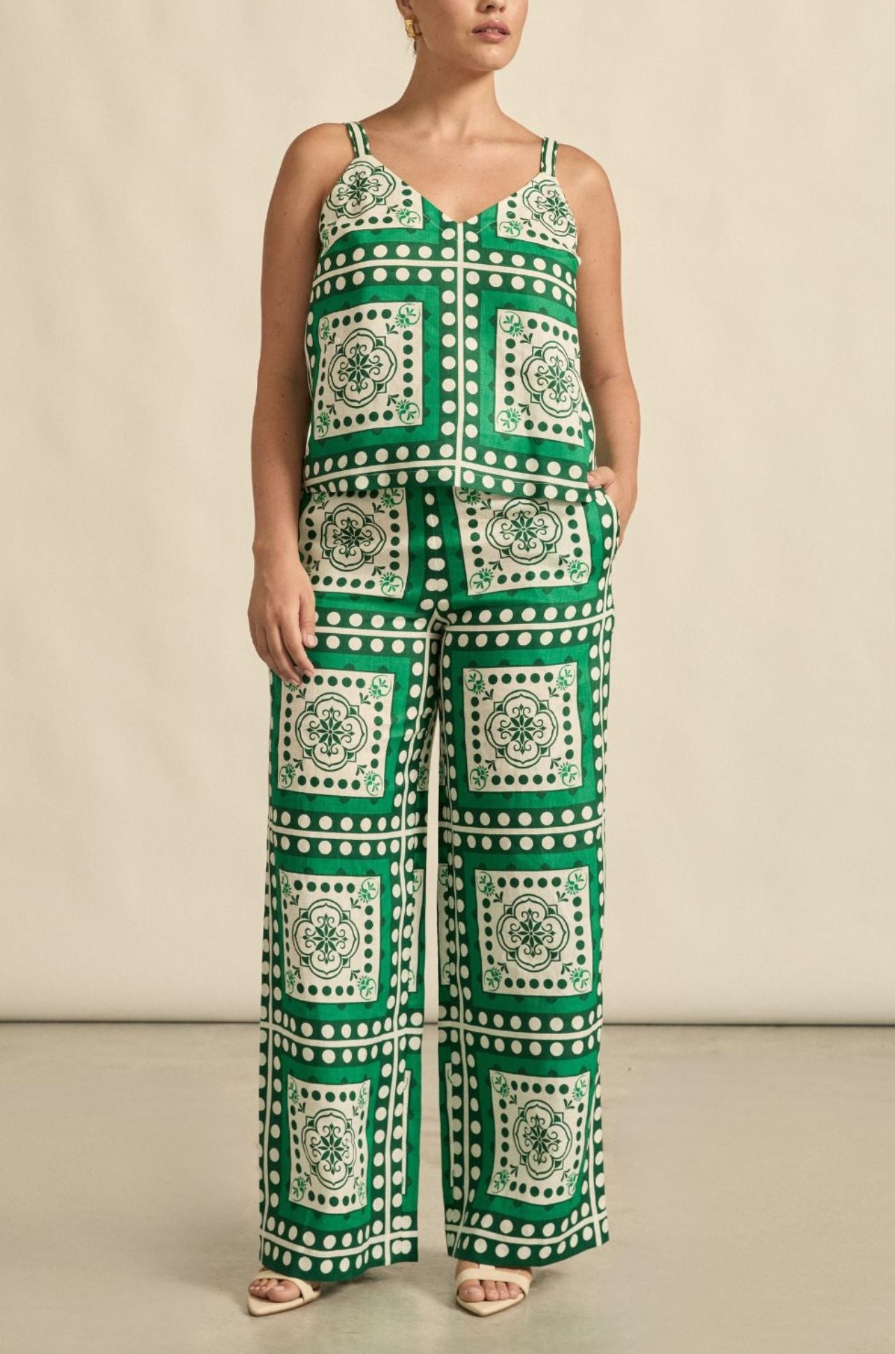 zoe kratzmann - memo top in parrot scarf