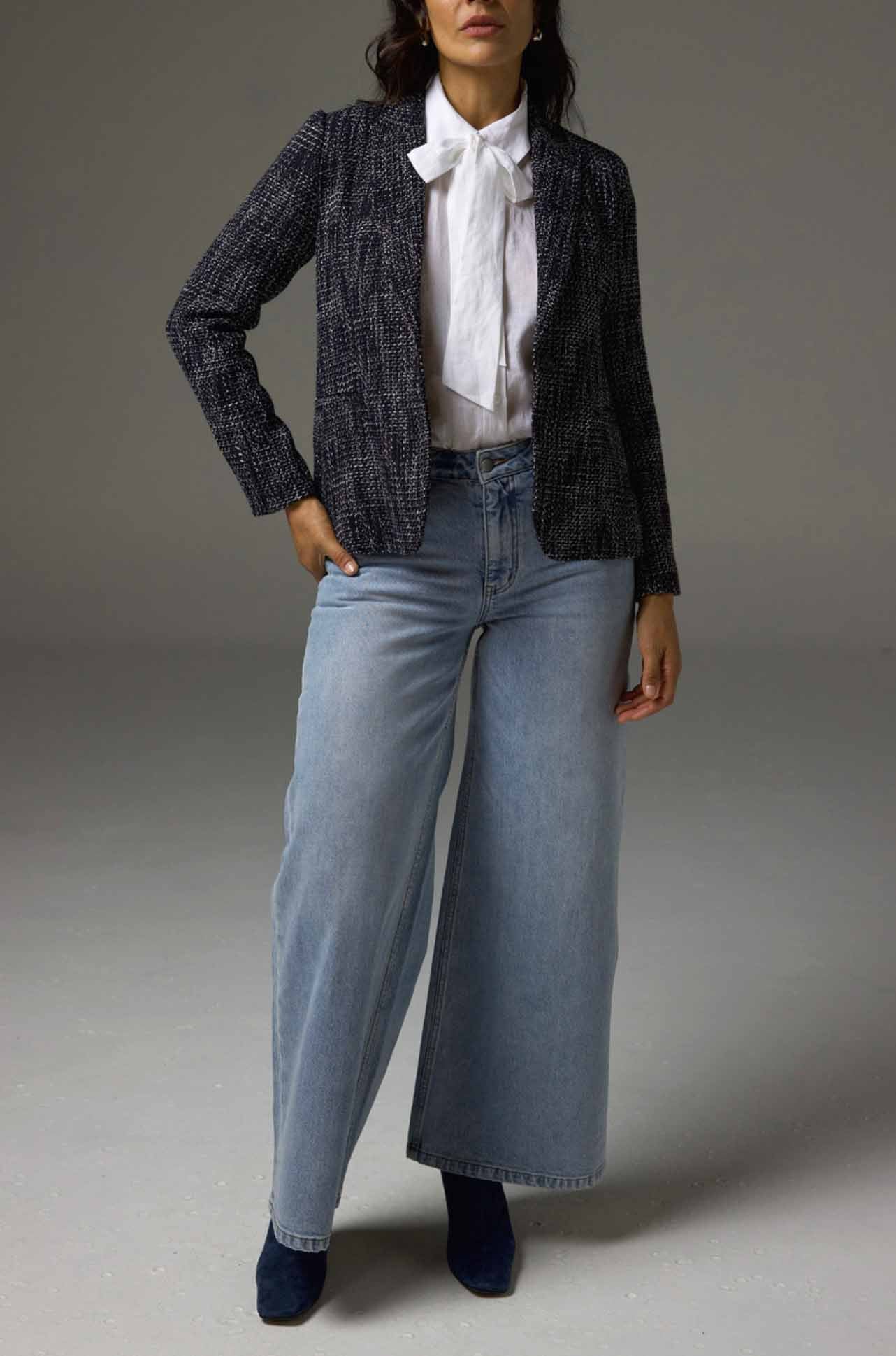 zoe kratzmann - poise jacket in black/white boucle