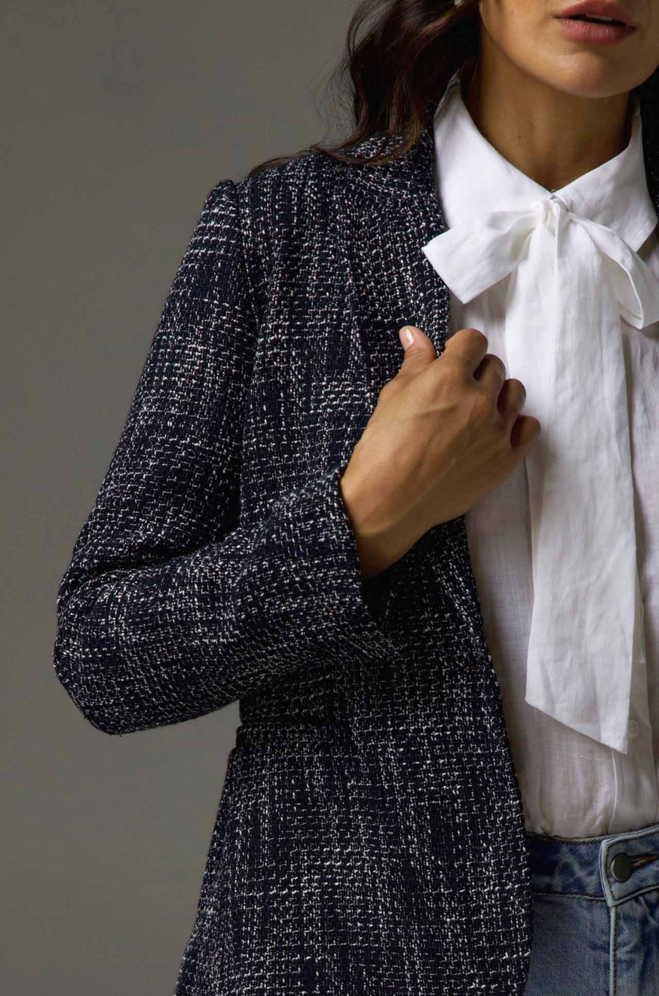 zoe kratzmann - poise jacket in black/white boucle
