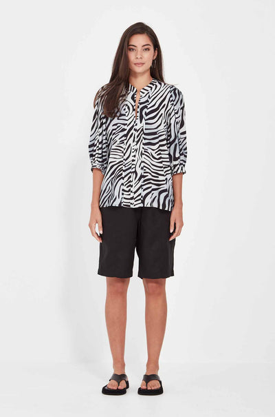 Verge - Delta Short in Black