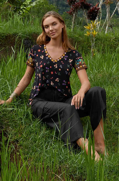 Johnny Was - Nani Favourite S/S V-Neck Swing Tee
