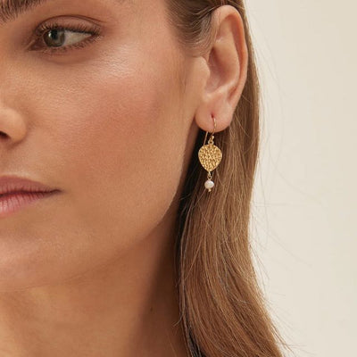 Nicole Fendel - Maya Teardrop Earrings in Gold & Freshwater Pearl
