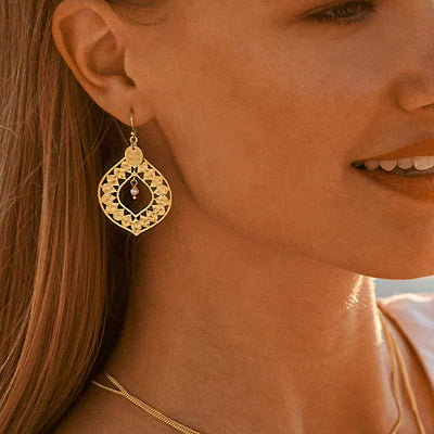 Nicole Fendel - Cee Earring in Gold & Freshwater Pearl