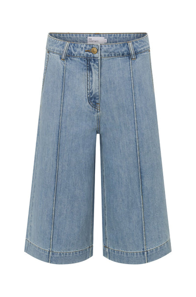 zoe kratzmann - compass short in light washed denim