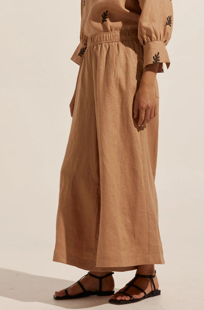 zoe kratzmann - stance pant in cafe