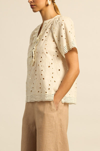 zoe kratzmann - vantage top in cream