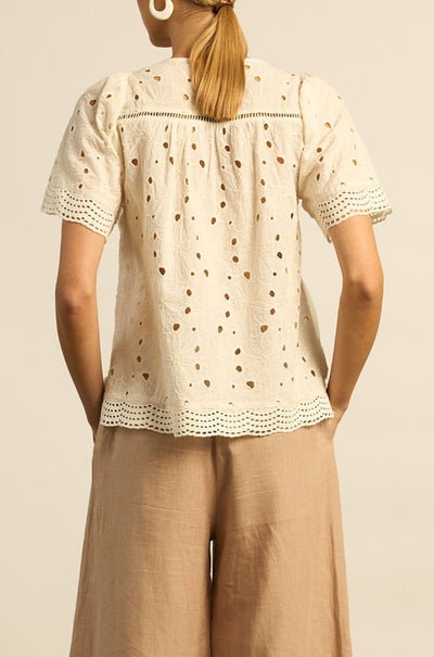 zoe kratzmann - vantage top in cream